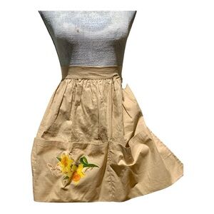 Vintage Cotton Apron With Buttercup Motif